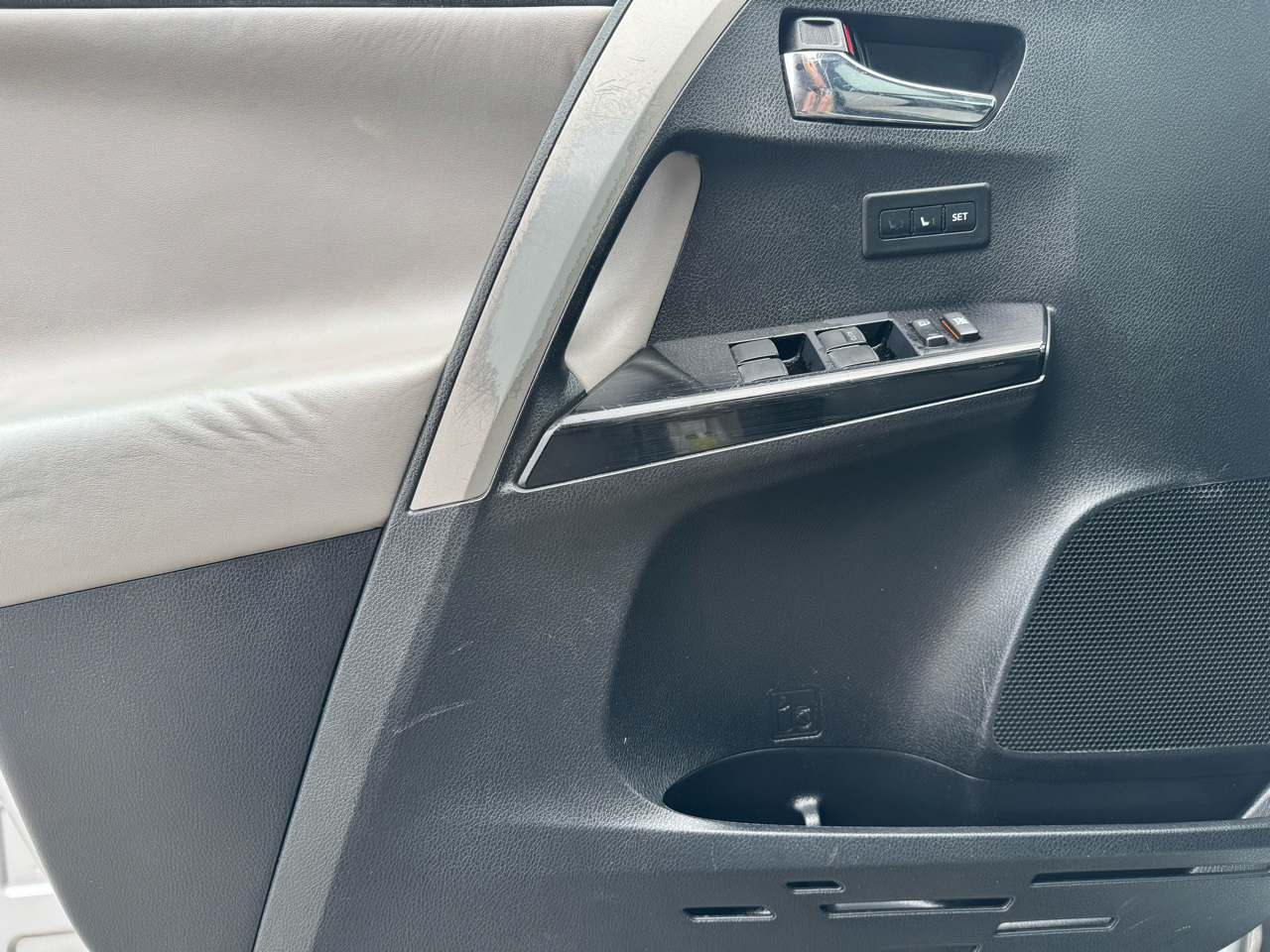 Toyota RAV4 Limited FWD 2017