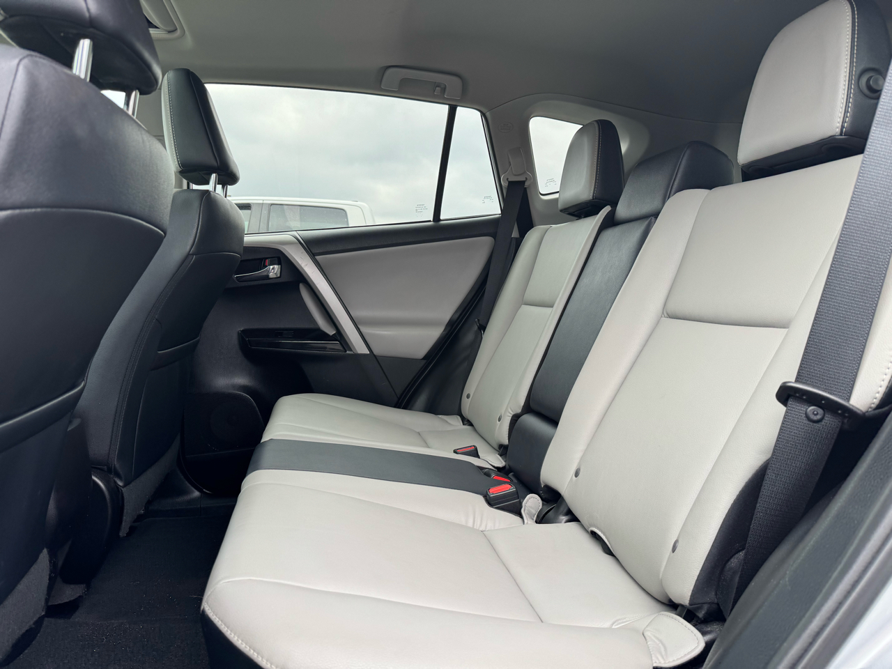 Toyota RAV4 Limited FWD 2017