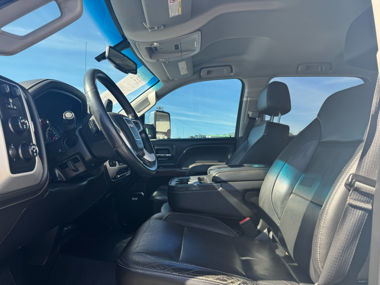 GMC Sierra 2500HD SLT Crew Cab 4WD 2018 GMC Sierra 2500HD SLT Crew Cab 4WD 2018