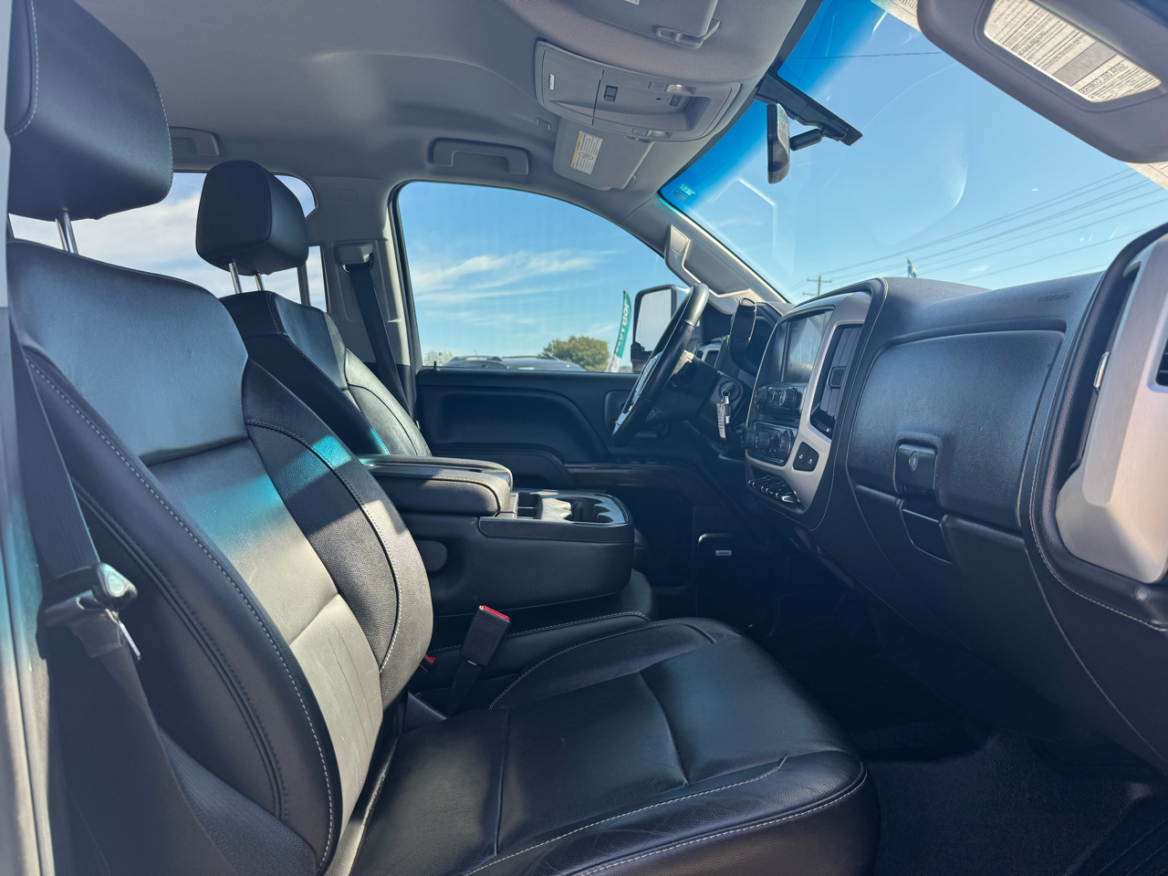 GMC Sierra 2500HD SLT Crew Cab 4WD 2018 GMC Sierra 2500HD SLT Crew Cab 4WD 2018