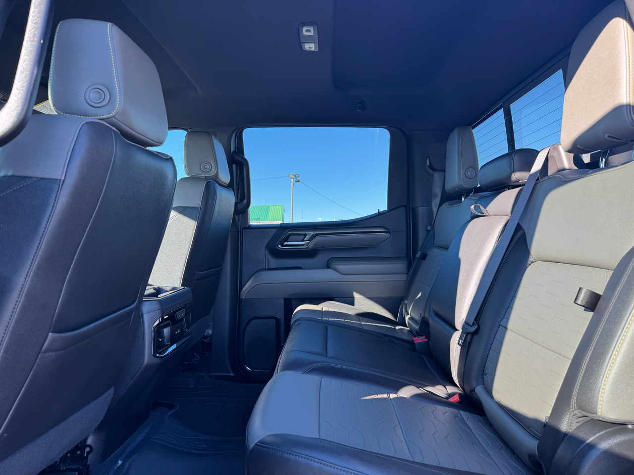 Chevrolet Silverado 1500 ZR2 Crew Cab 4WD 2023 Chevrolet Silverado 1500 ZR2 Crew Cab 4WD 2023