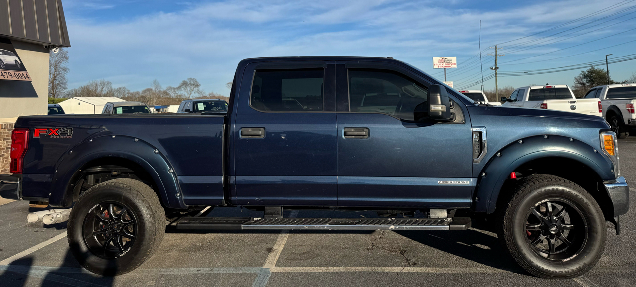 Ford F-250 Crew Cab 4dr 152.2" WB 4WD 2017