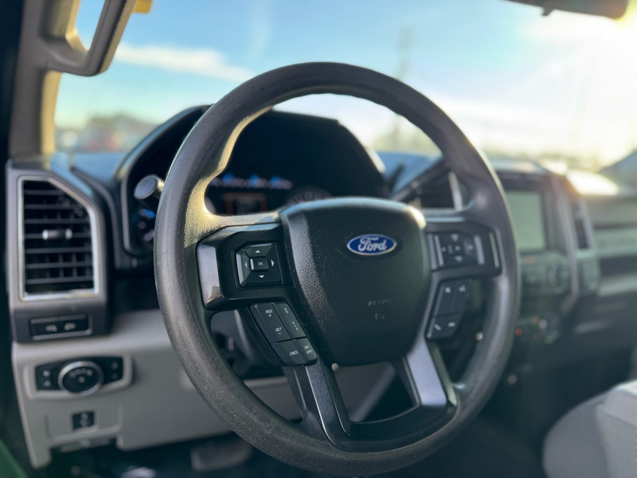 Ford F-250 Crew Cab 4dr 152.2" WB 4WD 2017