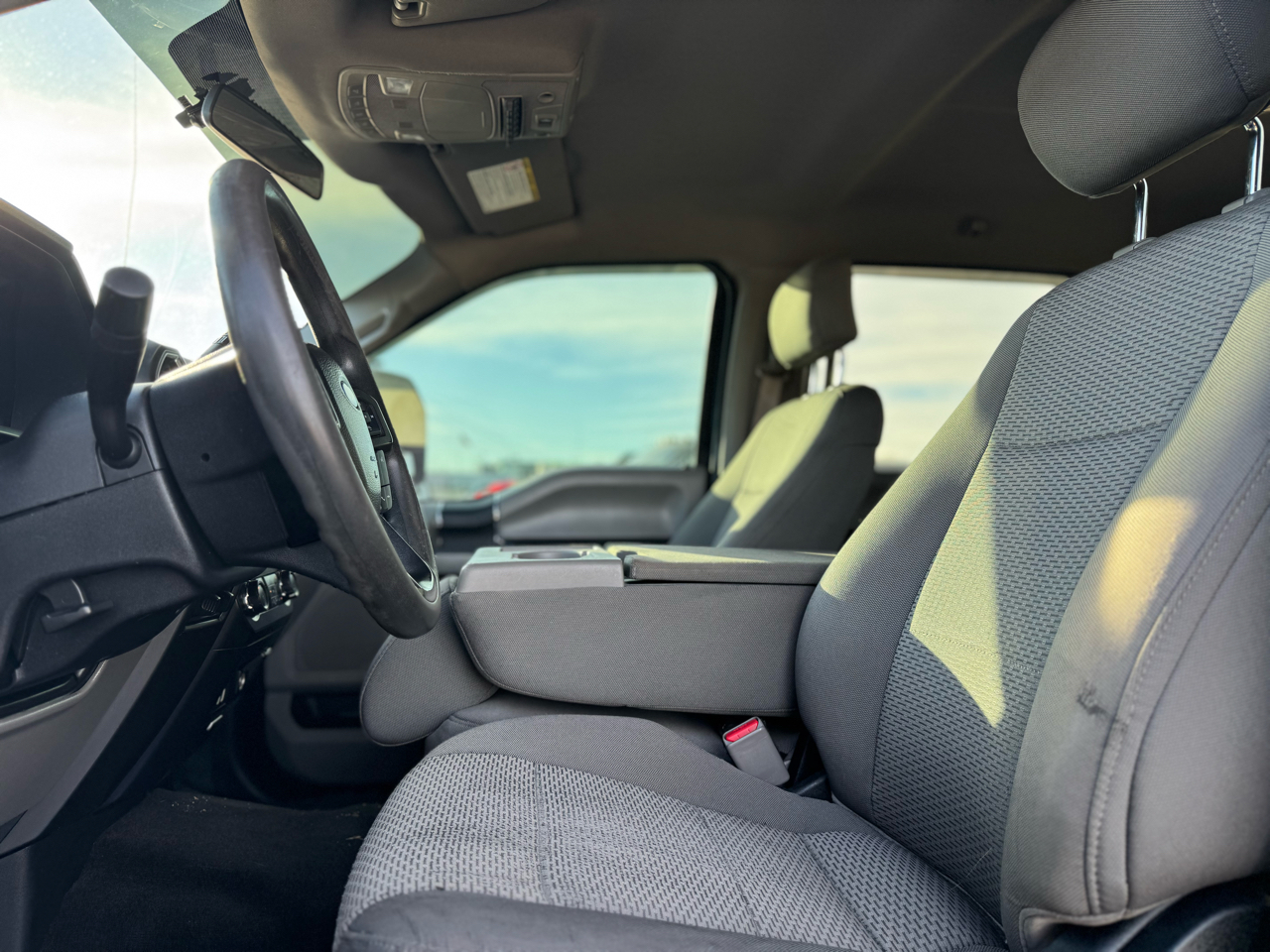 Ford F-250 Crew Cab 4dr 152.2" WB 4WD 2017