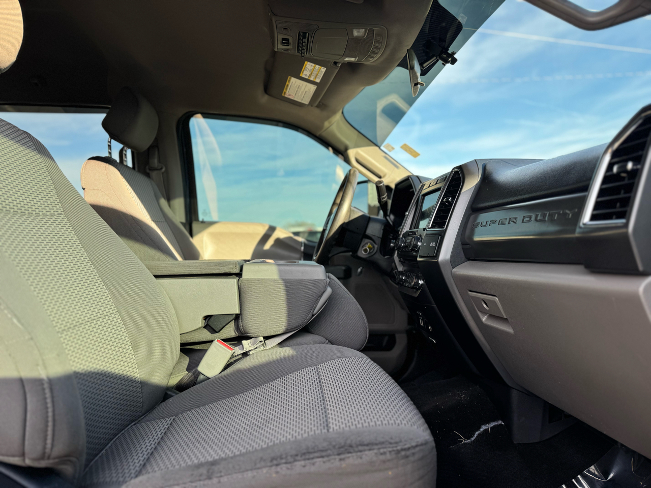 Ford F-250 Crew Cab 4dr 152.2" WB 4WD 2017