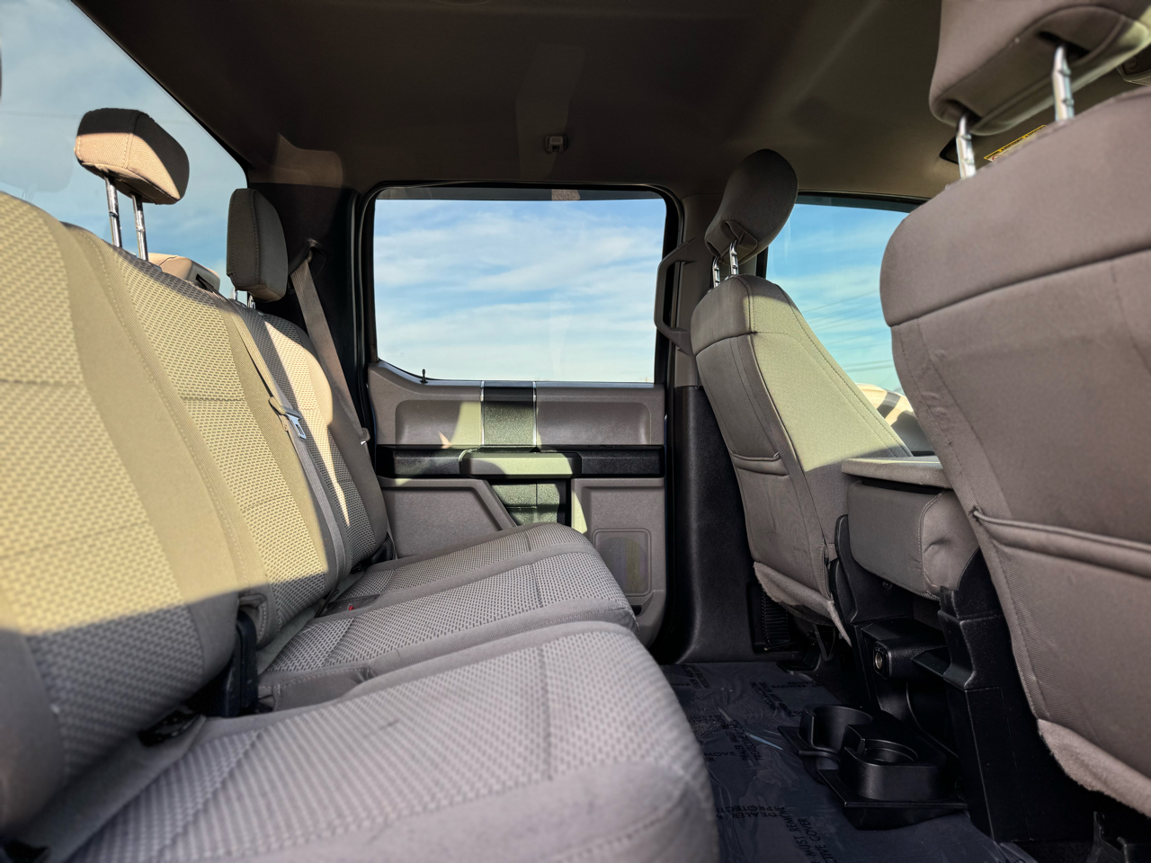 Ford F-250 Crew Cab 4dr 152.2" WB 4WD 2017