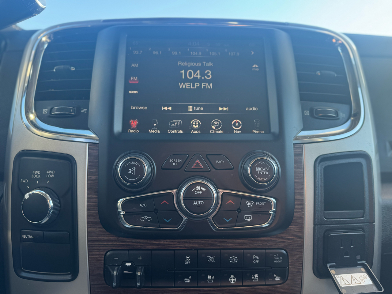 RAM 3500 Laramie Crew Cab LWB 4WD DRW 2015