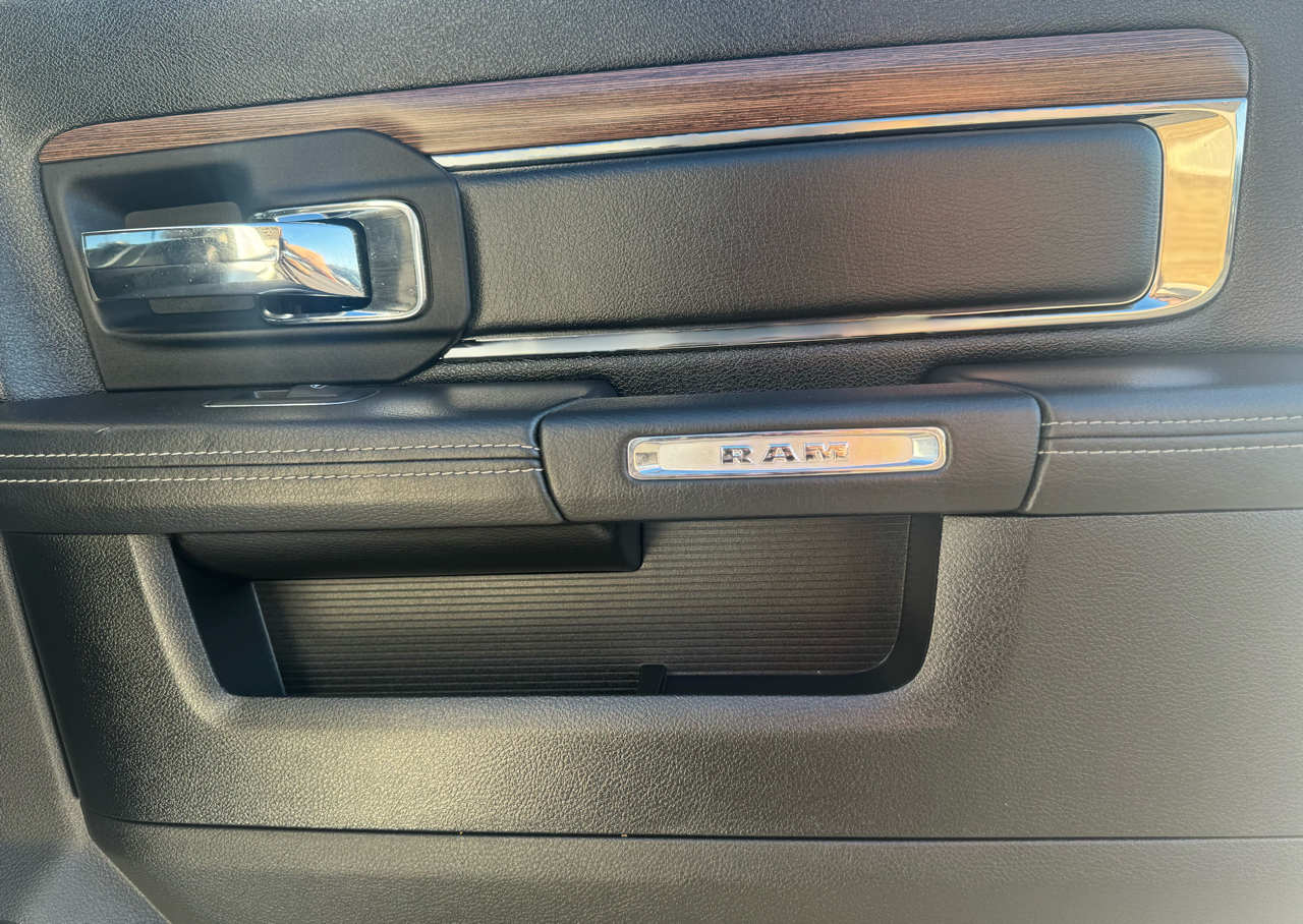 RAM 3500 Laramie Crew Cab LWB 4WD DRW 2015