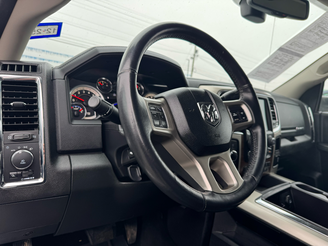 RAM 3500 Laramie Crew Cab LWB 4WD DRW 2015