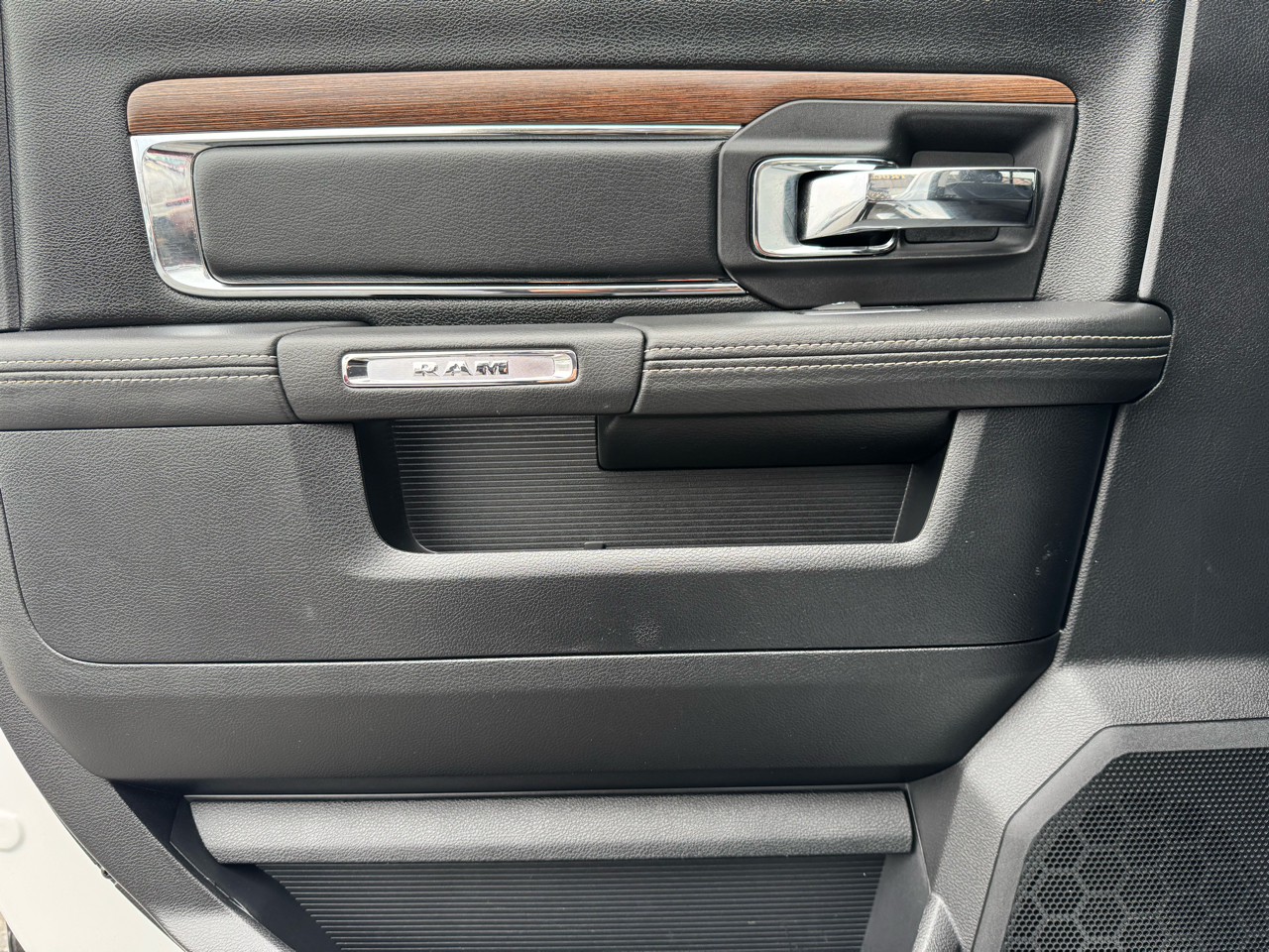 RAM 3500 Laramie Crew Cab LWB 4WD DRW 2015