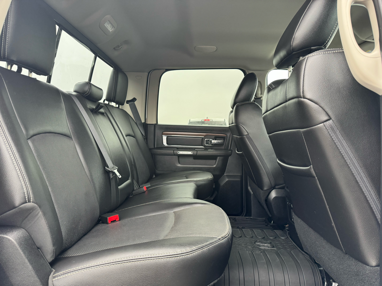 RAM 3500 Laramie Crew Cab LWB 4WD DRW 2015