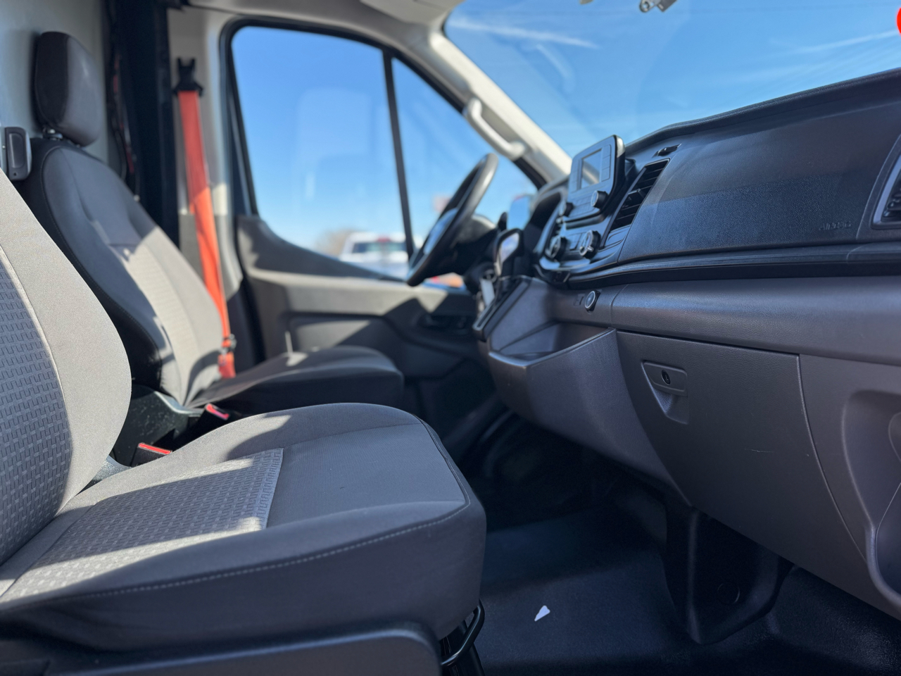 Ford Transit 250 Van High Roof w/Sliding Pass. 148-in. WB EL 2020