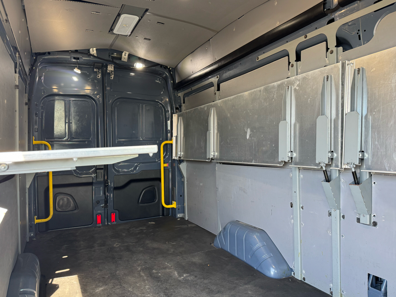 Ford Transit 250 Van High Roof w/Sliding Pass. 148-in. WB EL 2020