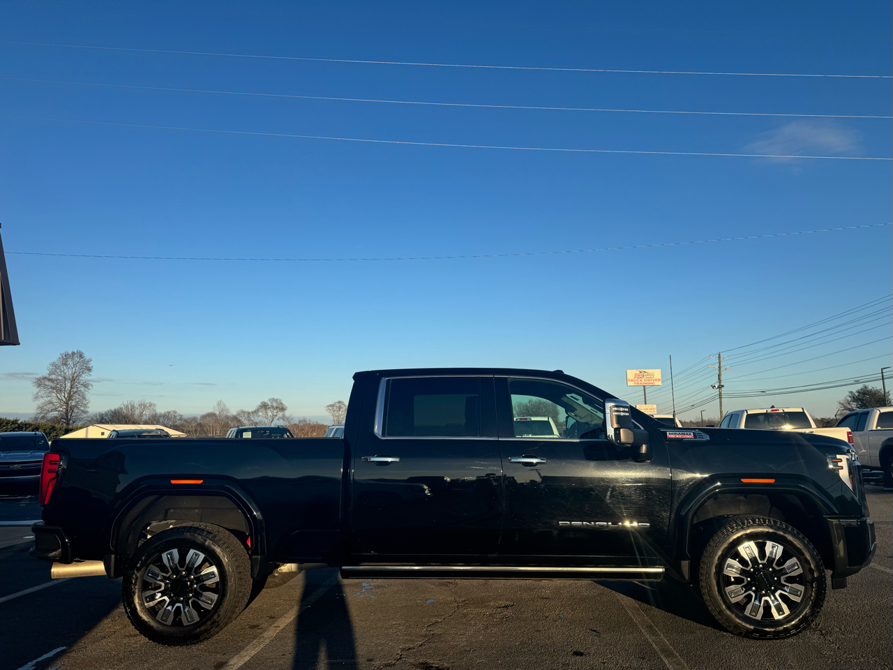 GMC Sierra 2500HD Denali Crew Cab 4WD SB 2024
