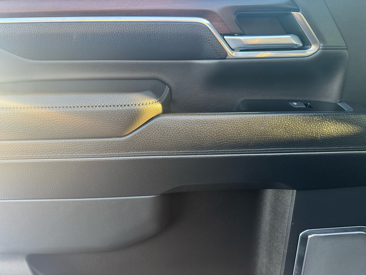 GMC Sierra 2500HD Denali Crew Cab 4WD SB 2024