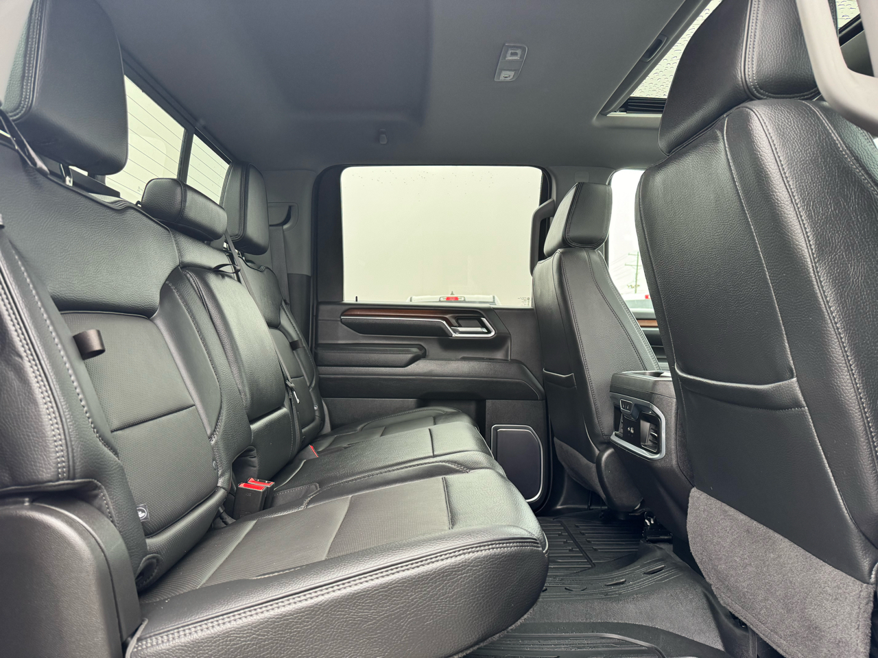 GMC Sierra 2500HD Denali Crew Cab 4WD SB 2024