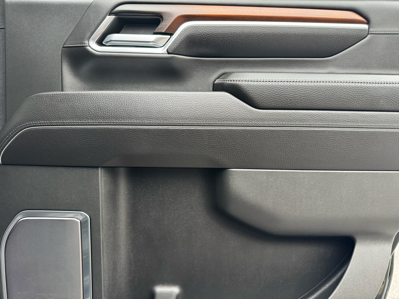 GMC Sierra 2500HD Denali Crew Cab 4WD SB 2024