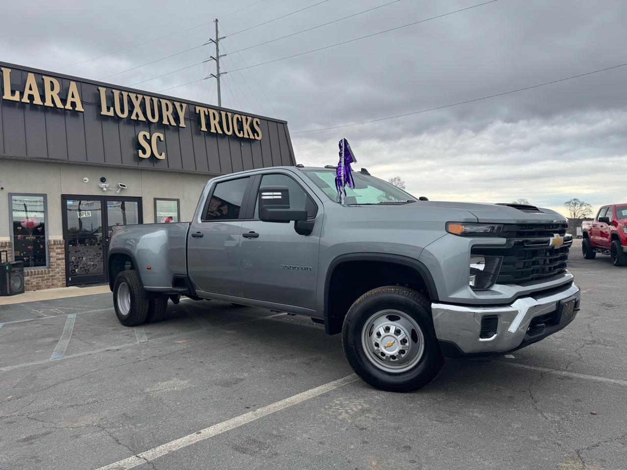 Chevrolet 3500 135.5" WB 2025