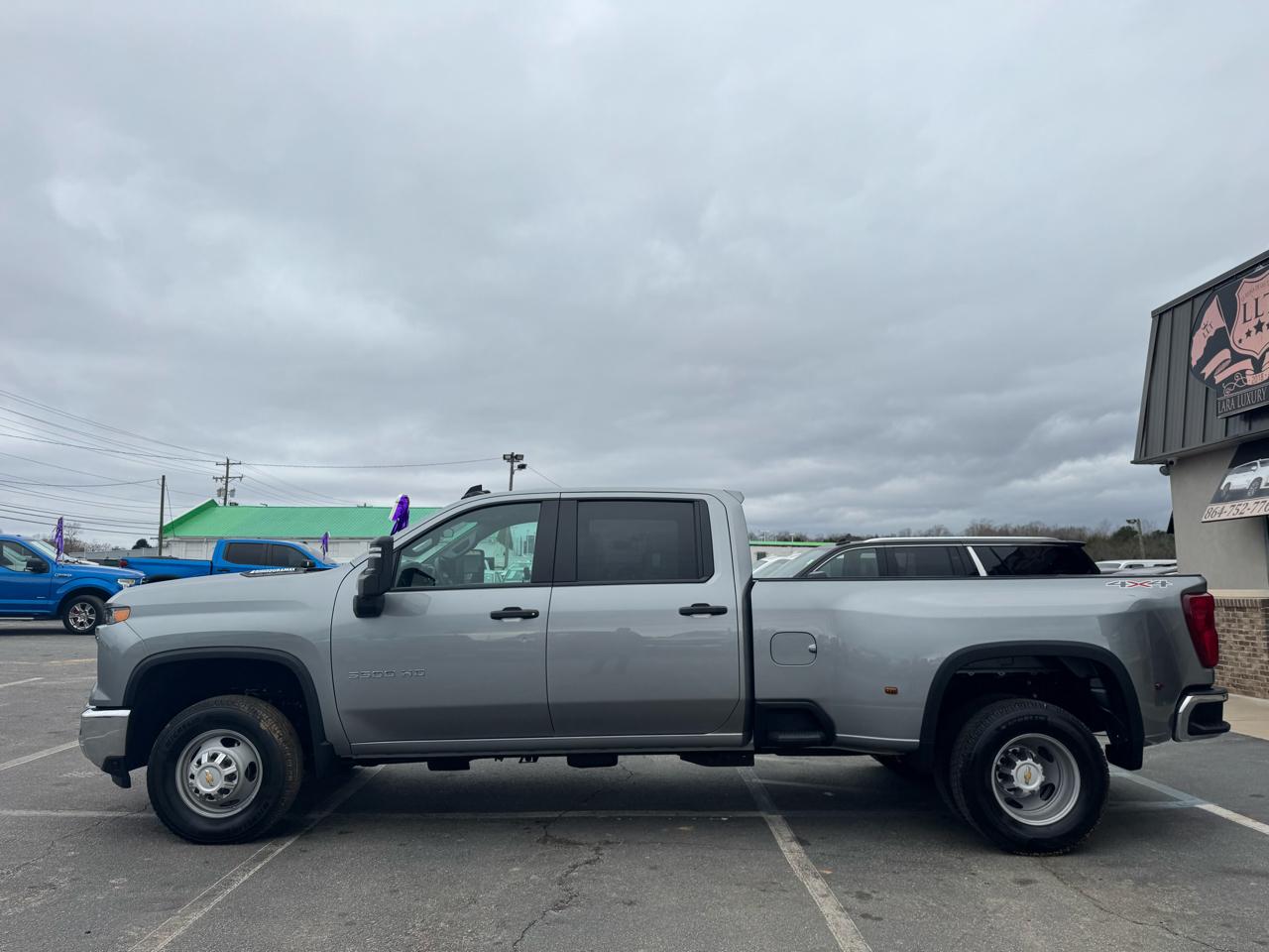 Chevrolet 3500 135.5" WB 2025