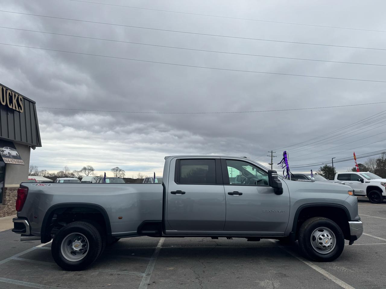 Chevrolet 3500 135.5" WB 2025