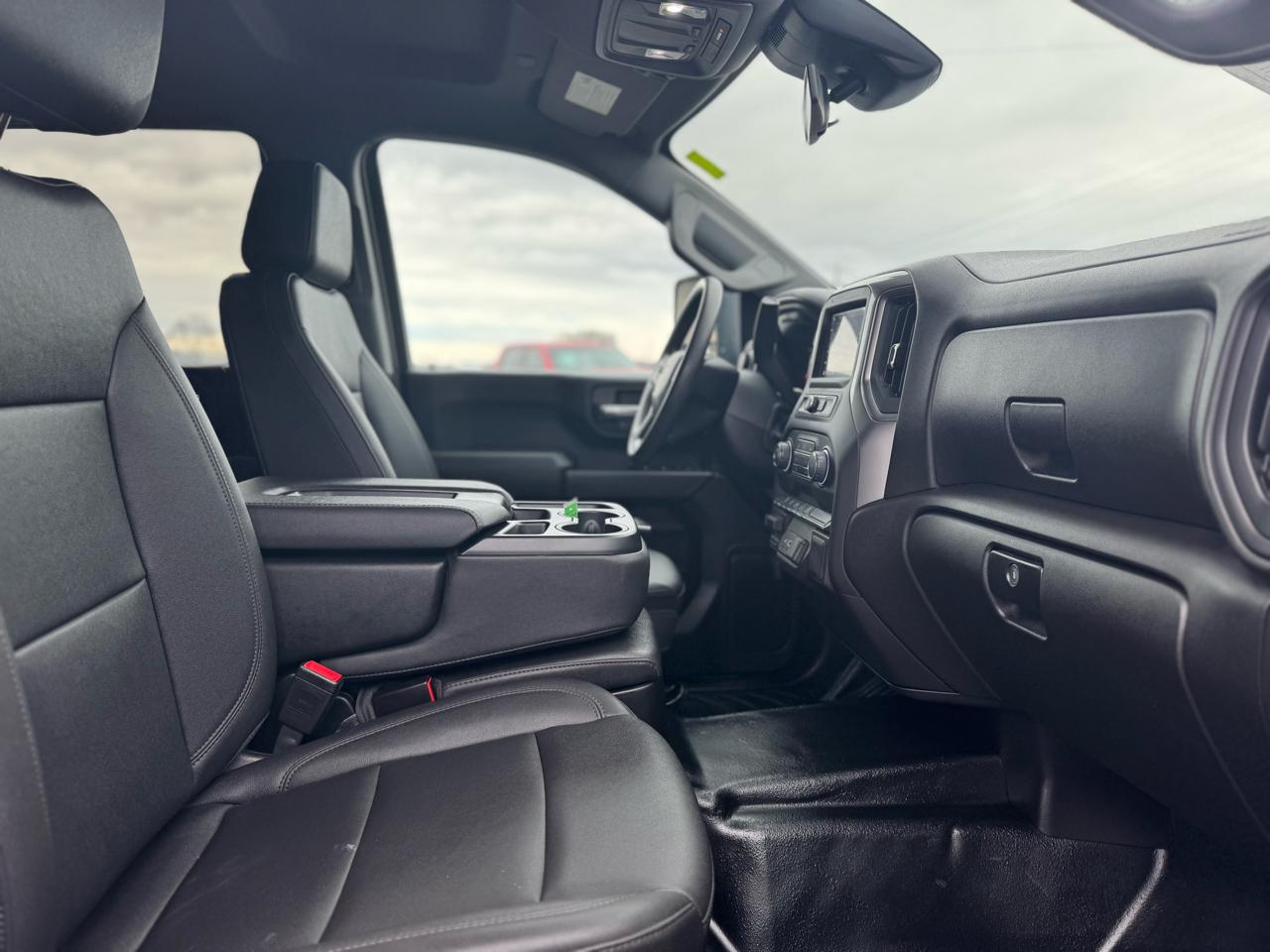 Chevrolet 3500 135.5" WB 2025