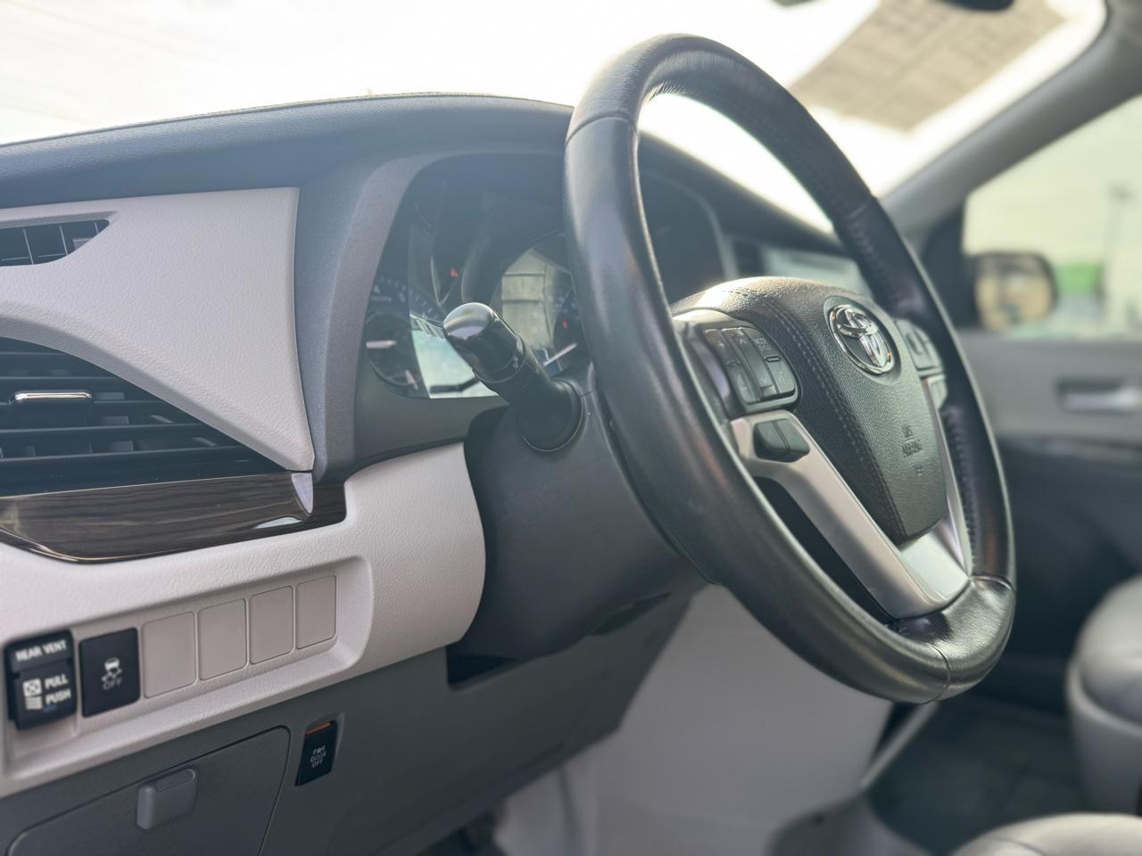 Toyota Sienna Limited Premium 7-Passenger 2019