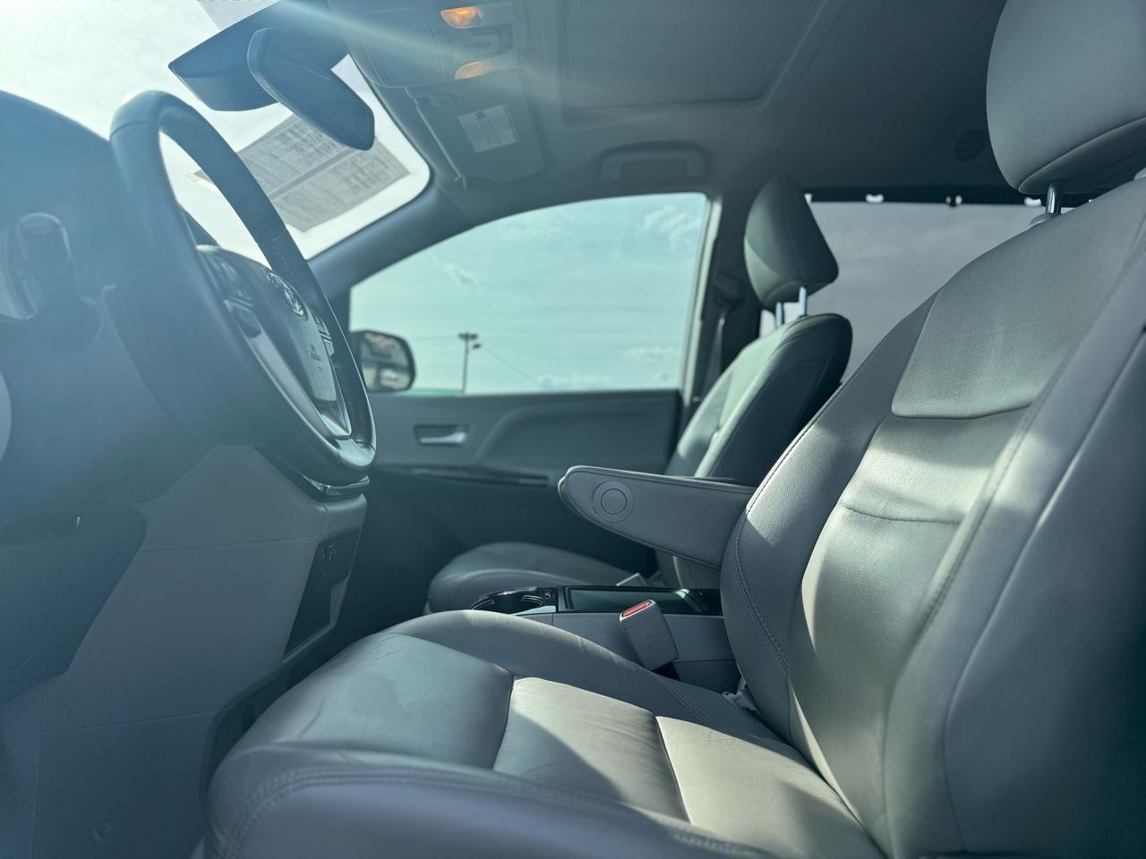 Toyota Sienna Limited Premium 7-Passenger 2019