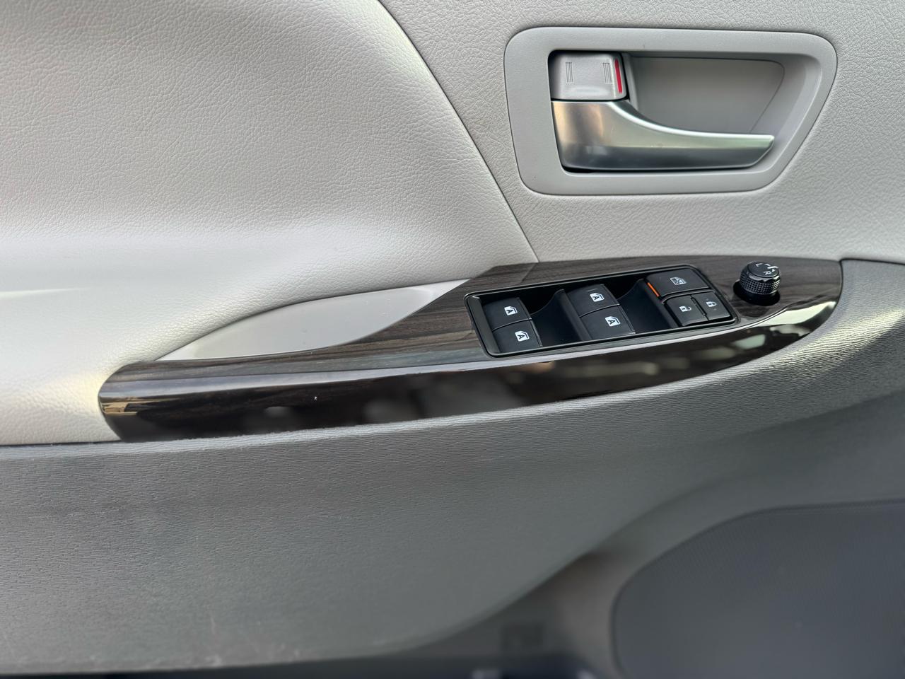 Toyota Sienna Limited Premium 7-Passenger 2019