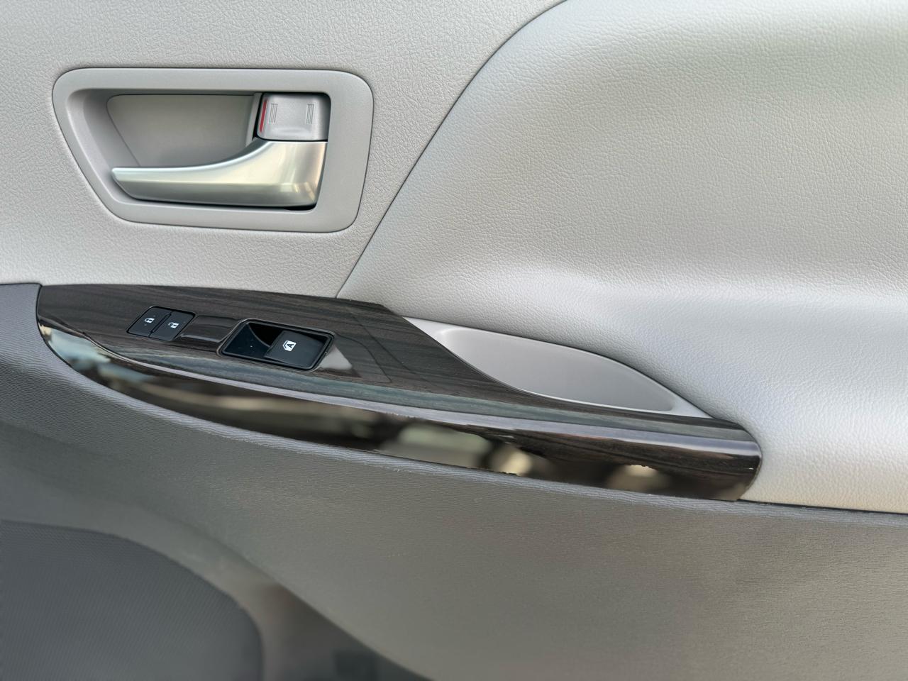 Toyota Sienna Limited Premium 7-Passenger 2019