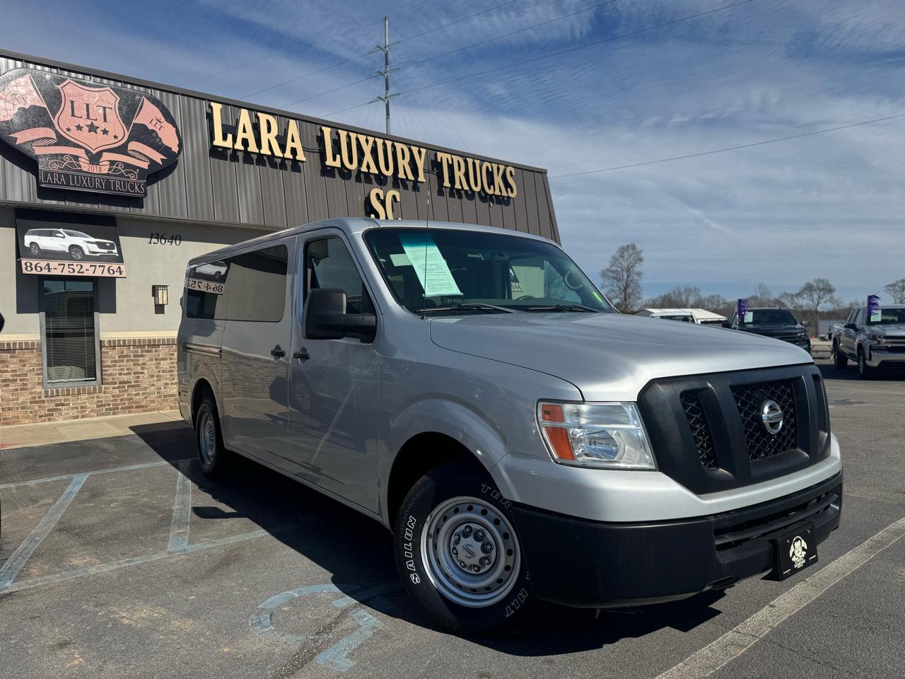 Nissan NV Passenger 3500 S V6 2019