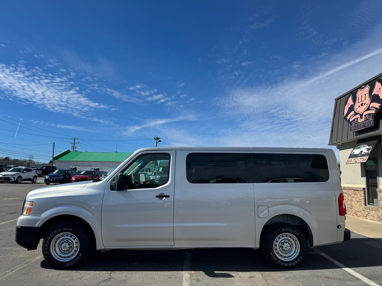 Nissan NV Passenger 3500 S V6 2019