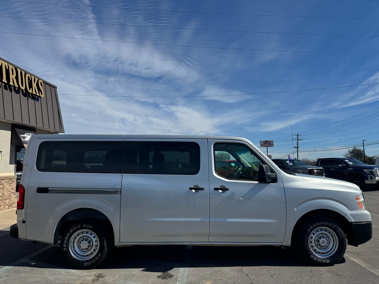 Nissan NV Passenger 3500 S V6 2019