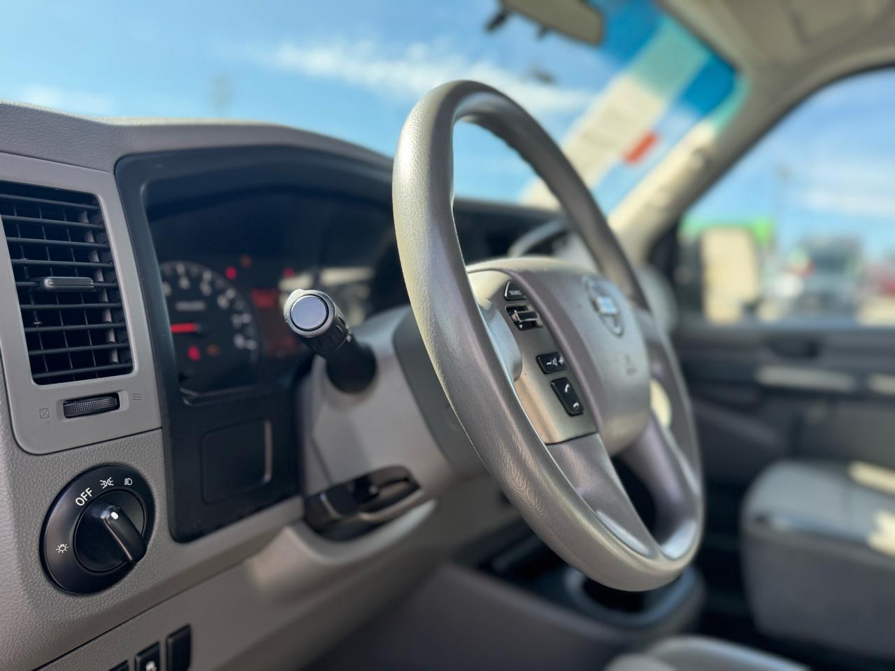 Nissan NV Passenger 3500 S V6 2019