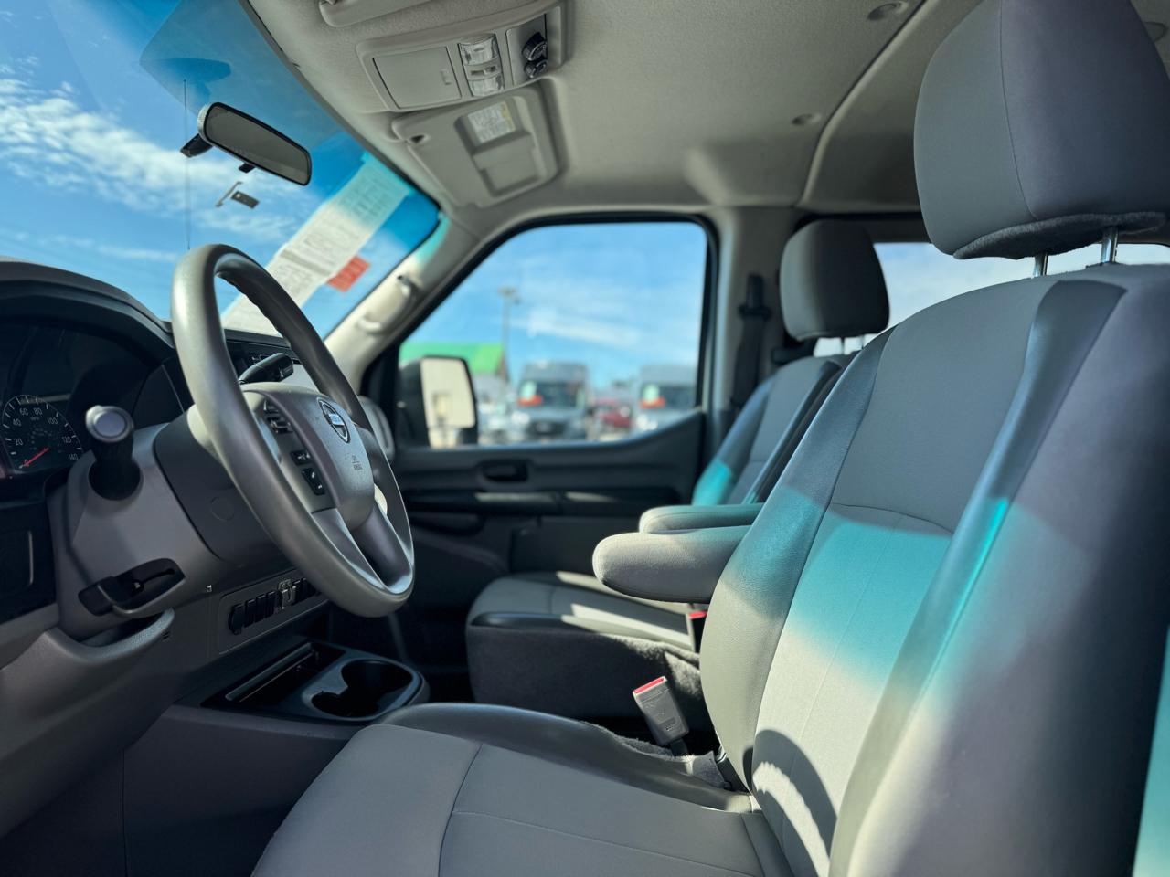 Nissan NV Passenger 3500 S V6 2019