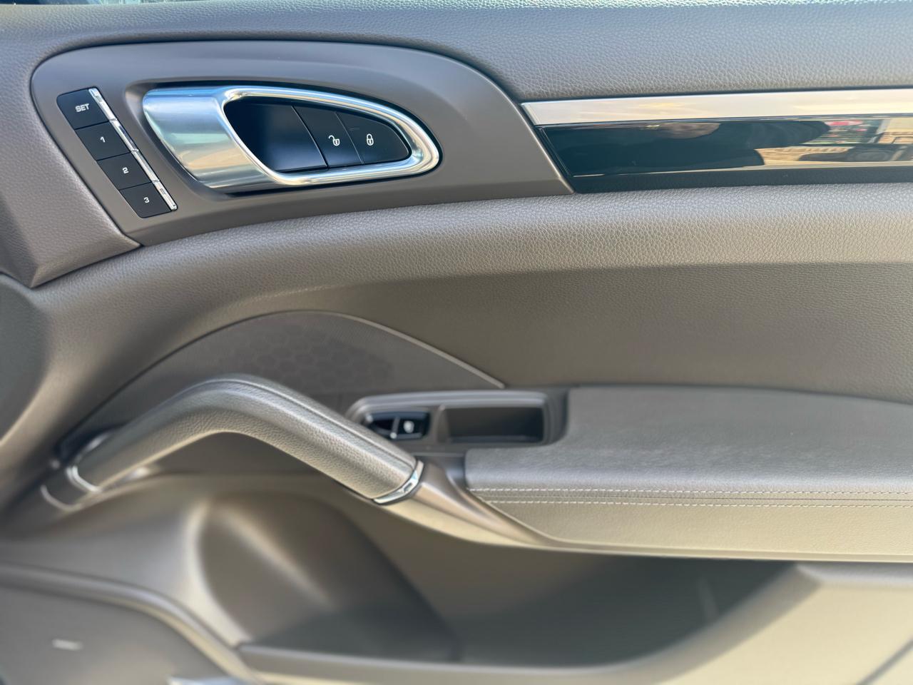 Porsche Cayenne Base 2016