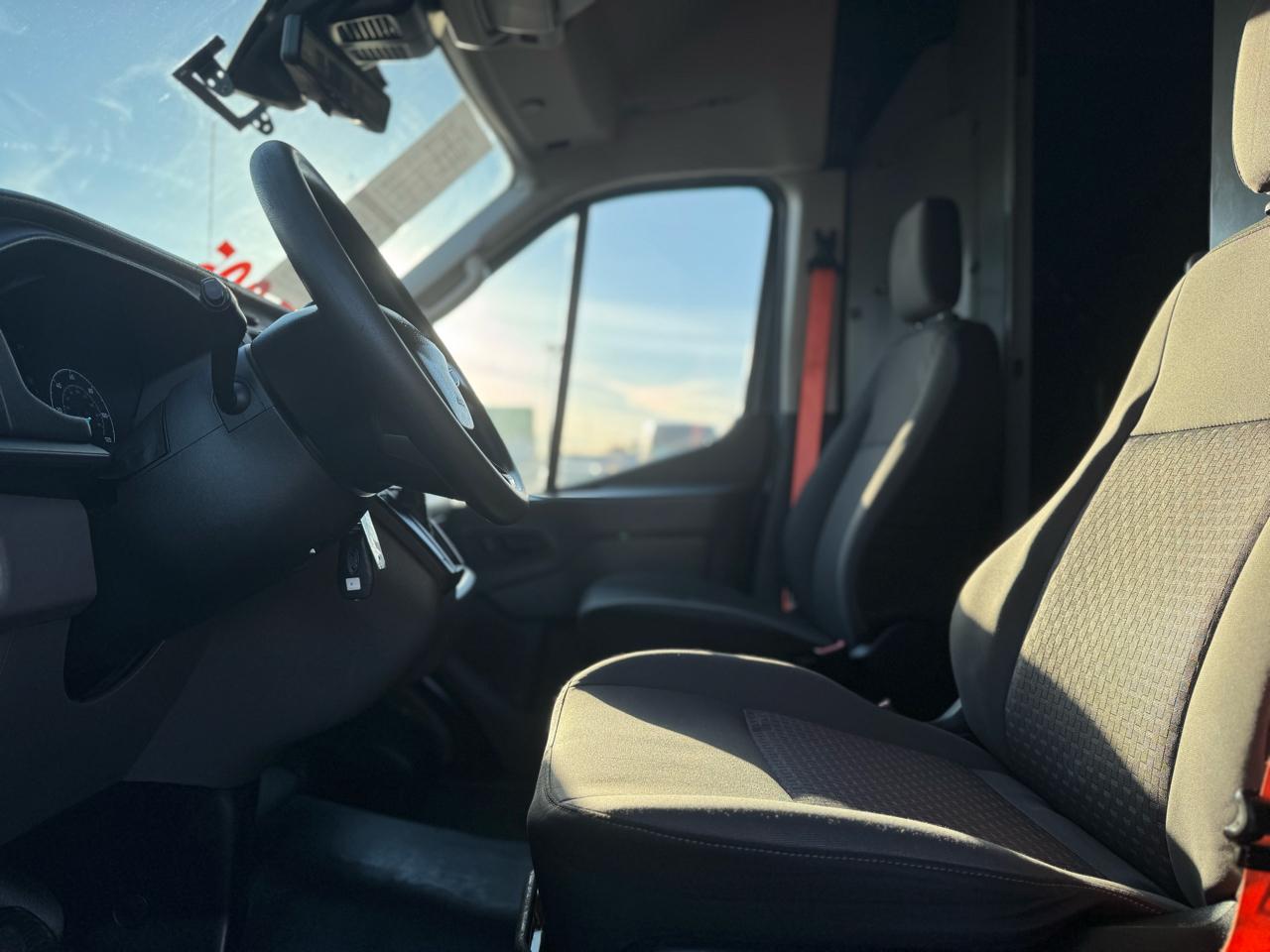 Ford Transit 250 Van High Roof w/Sliding Pass. 148-in. WB EL 2020