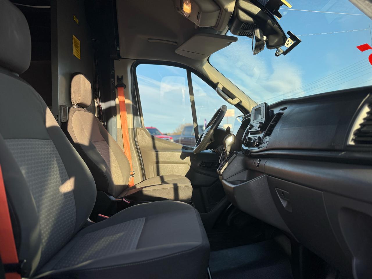 Ford Transit 250 Van High Roof w/Sliding Pass. 148-in. WB EL 2020