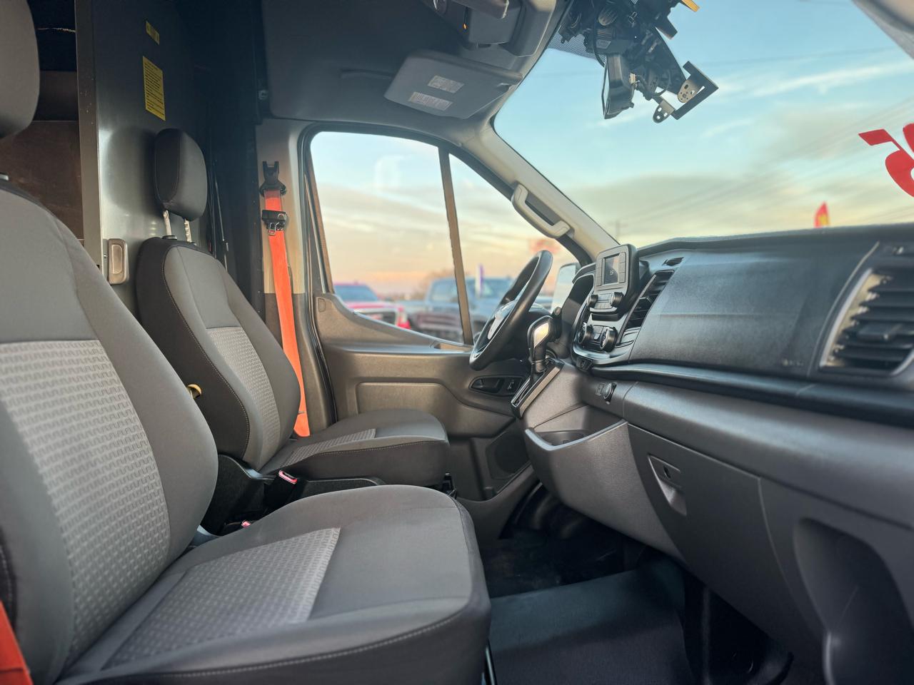 Ford Transit 250 Van High Roof w/Sliding Pass. 148-in. WB EL 2020