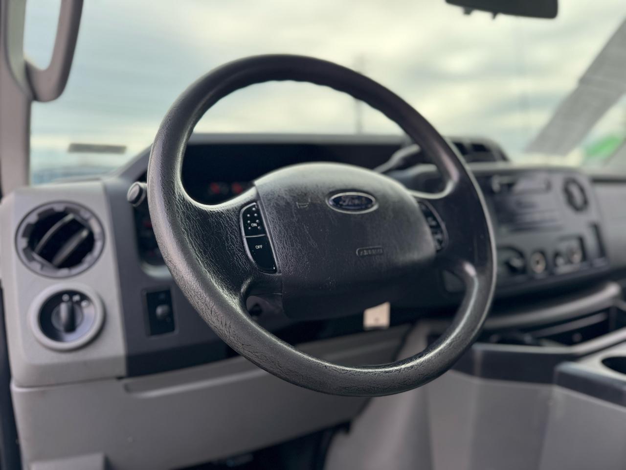 Ford Econoline E-350 Super Duty 2010