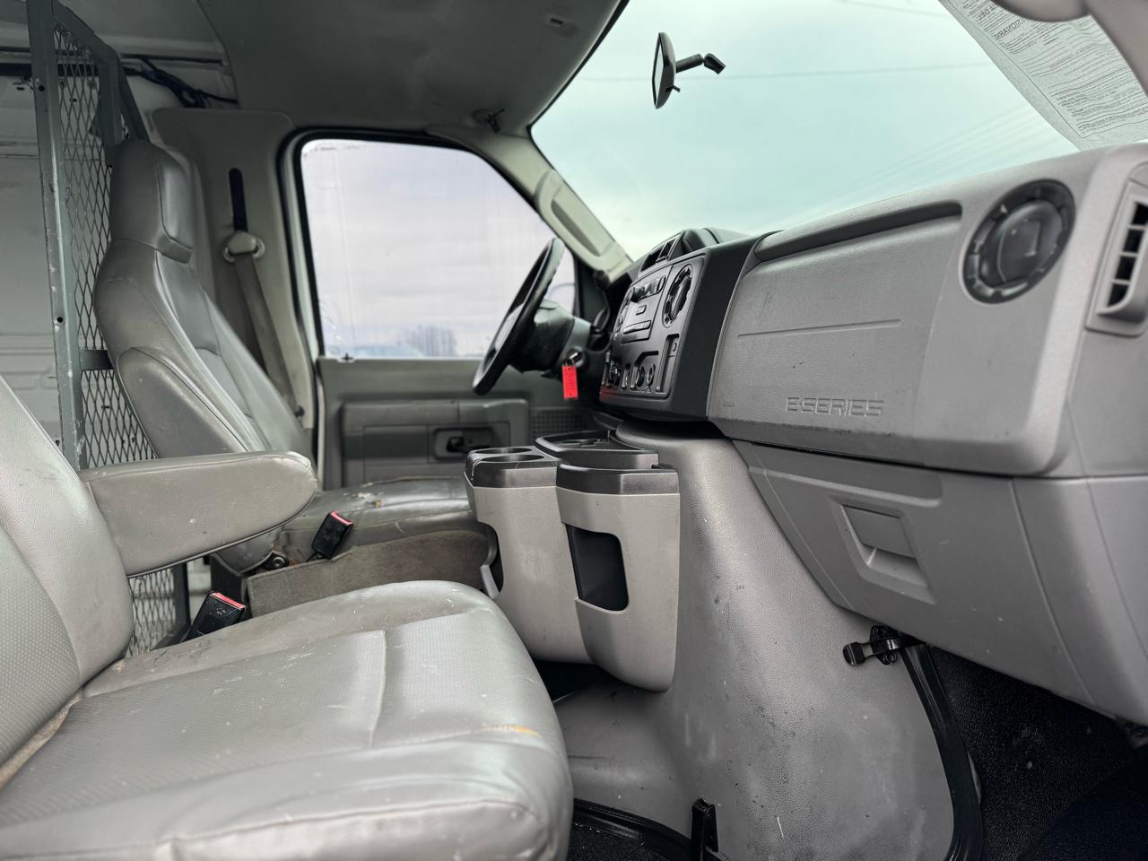 Ford Econoline E-350 Super Duty 2010