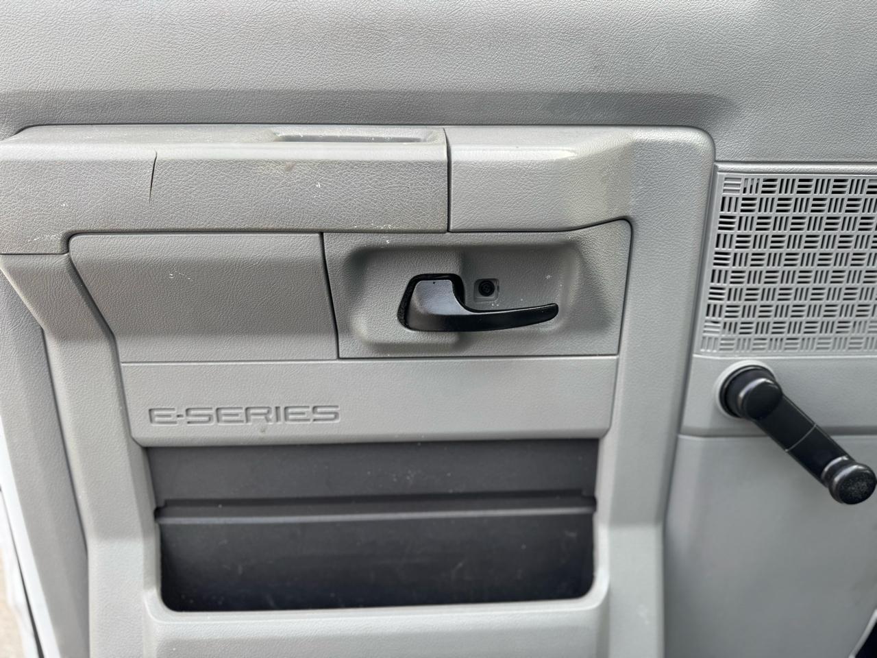 Ford Econoline E-350 Super Duty 2010