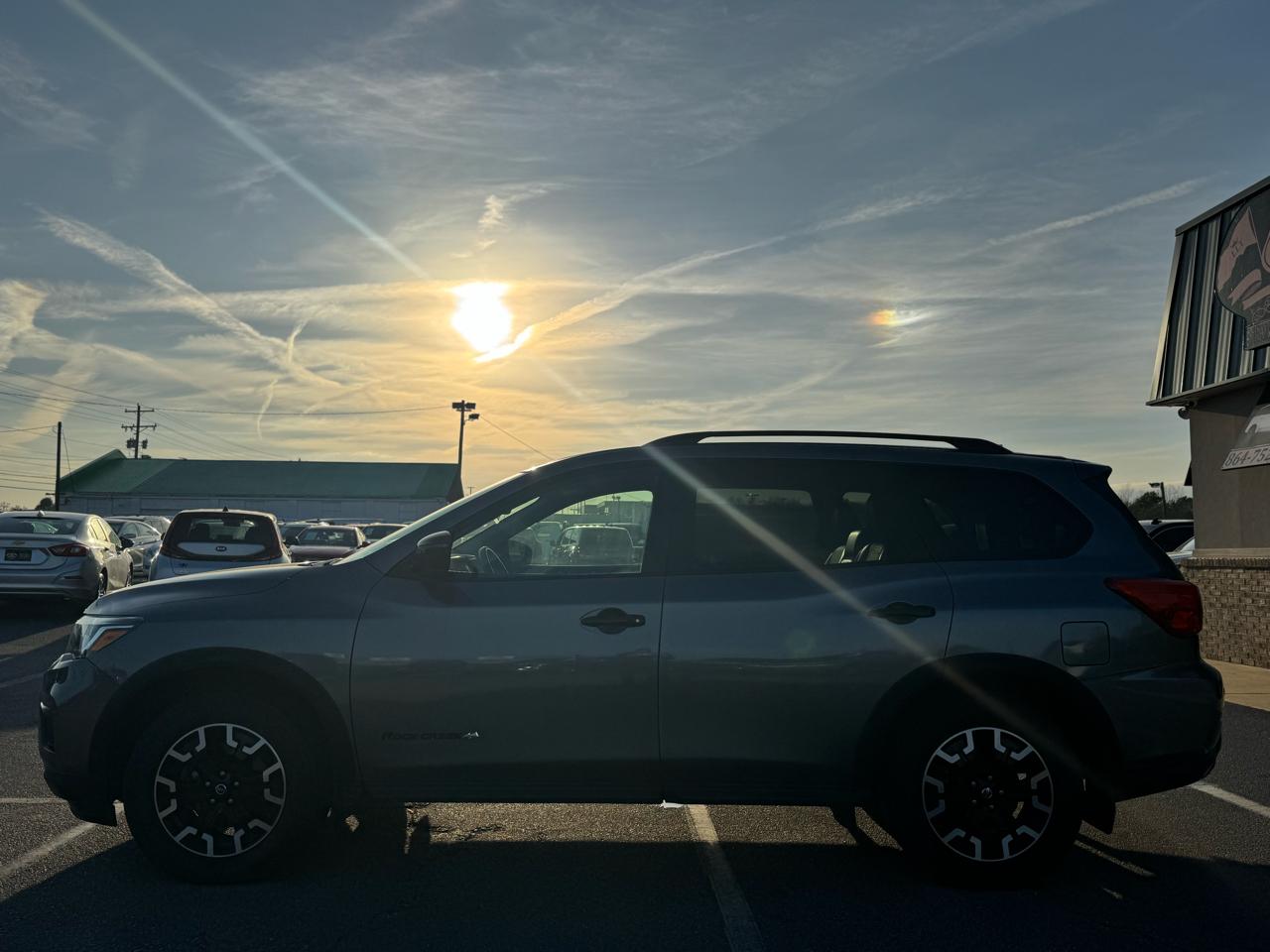 Nissan Pathfinder SV 4WD 2020