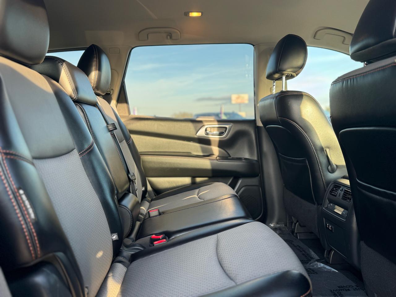 Nissan Pathfinder SV 4WD 2020