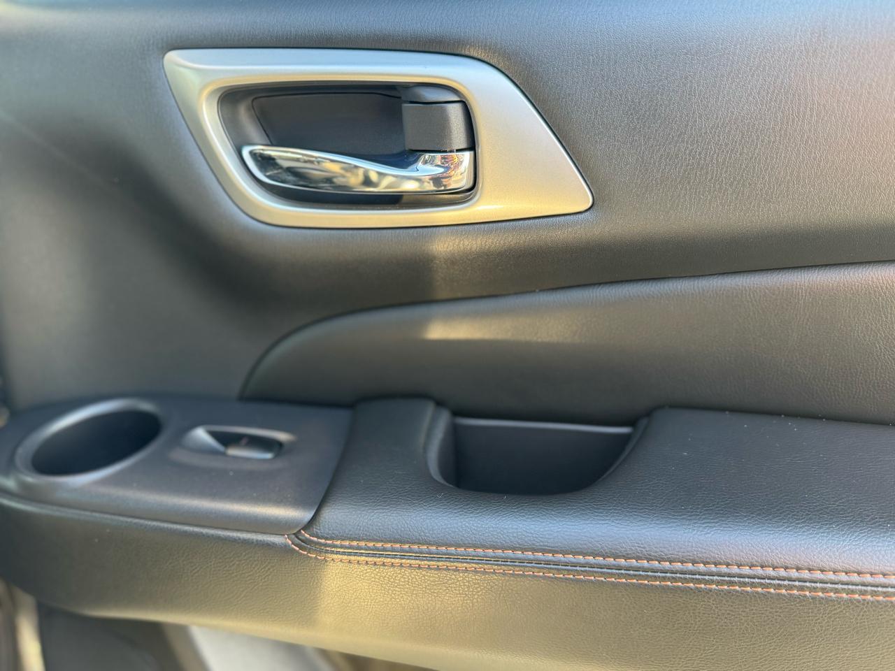 Nissan Pathfinder SV 4WD 2020