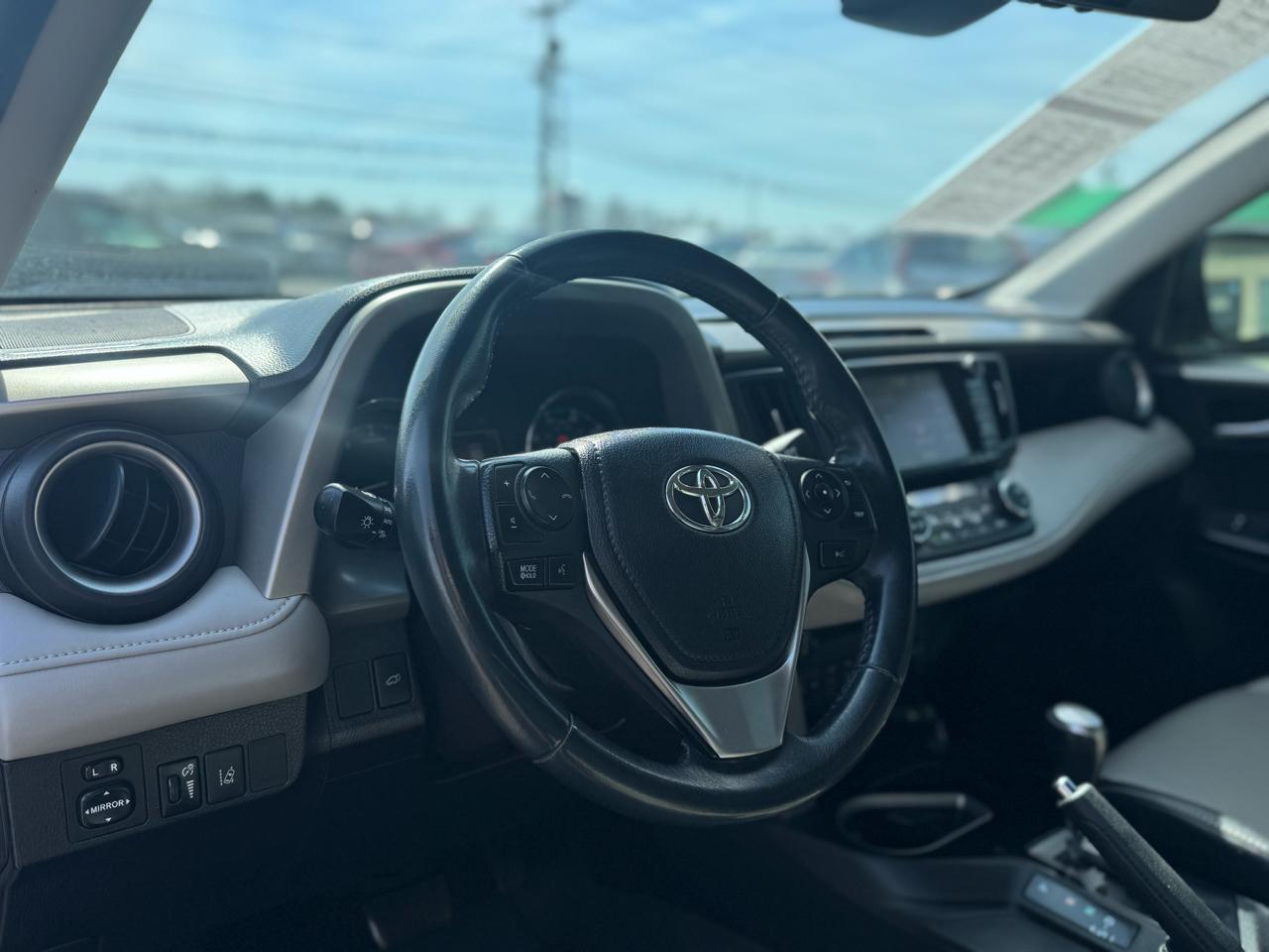 Toyota RAV4 Limited FWD 2018