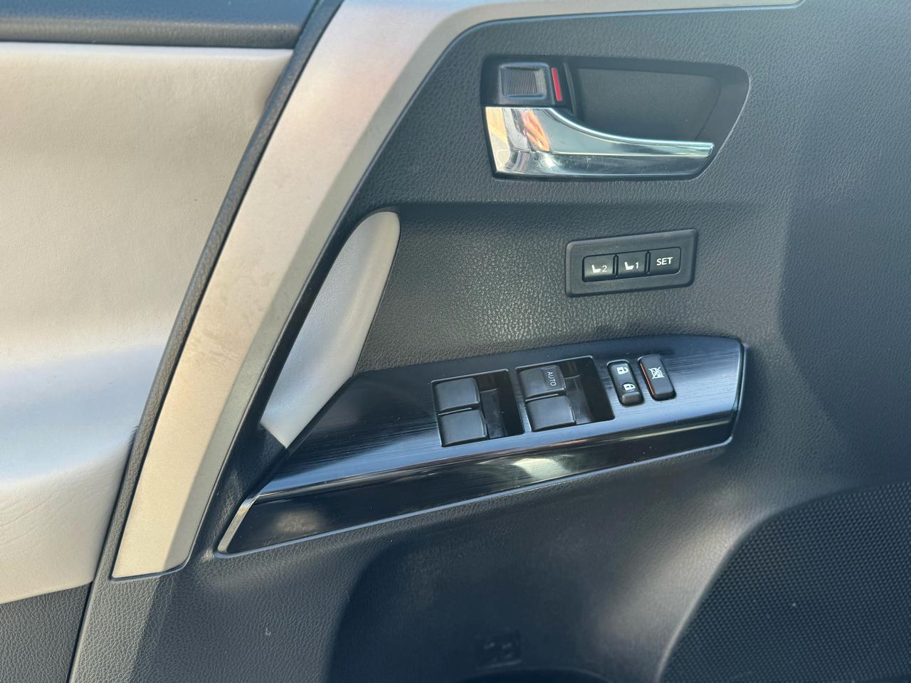 Toyota RAV4 Limited FWD 2018