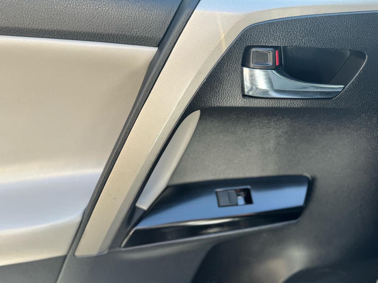 Toyota RAV4 Limited FWD 2018