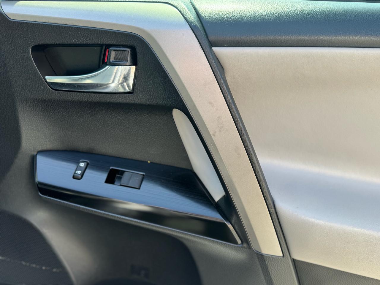 Toyota RAV4 Limited FWD 2018