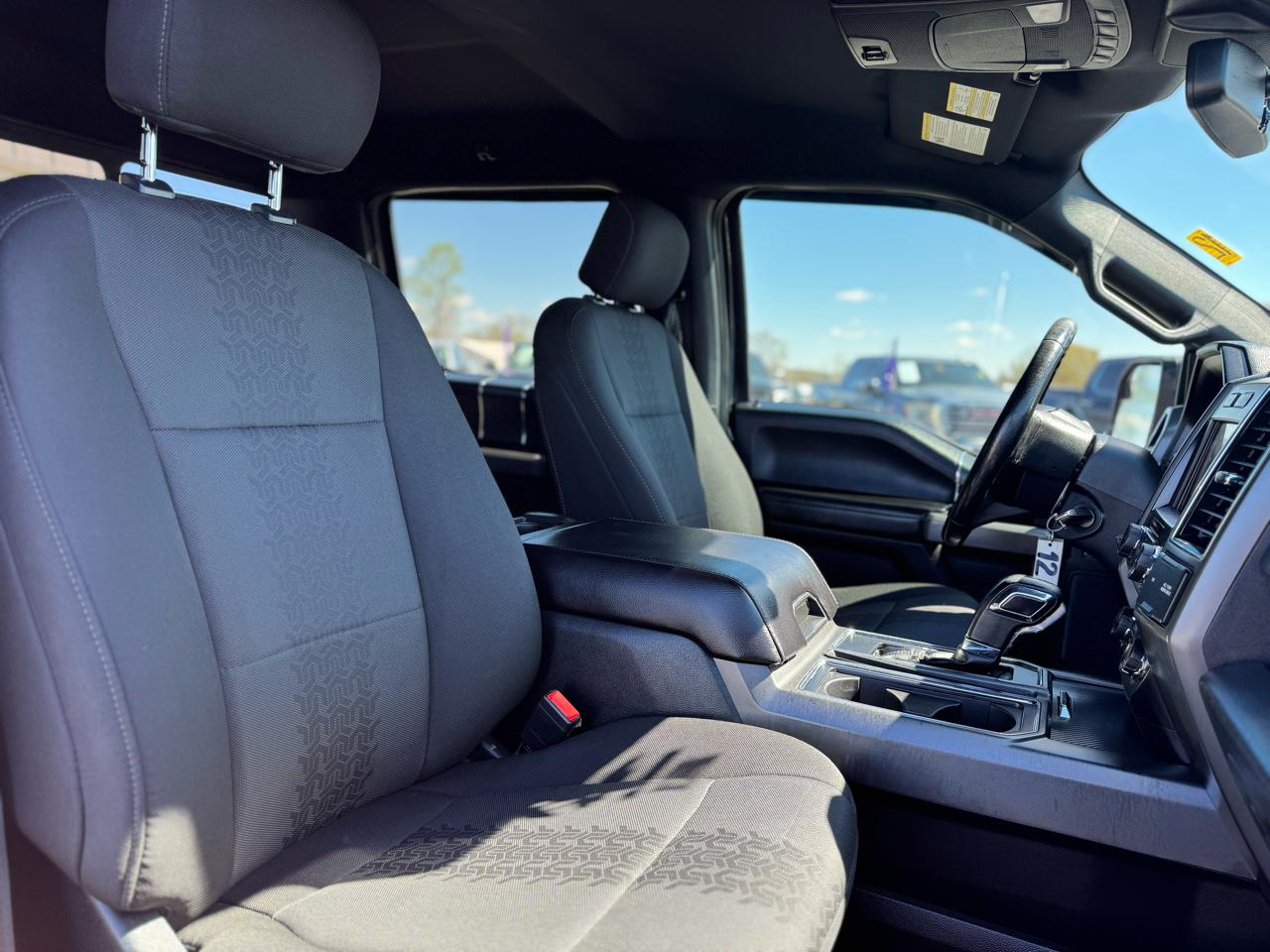 Ford F-150 2WD Reg Cab 145" XLT w/HD Payload Pkg 2020