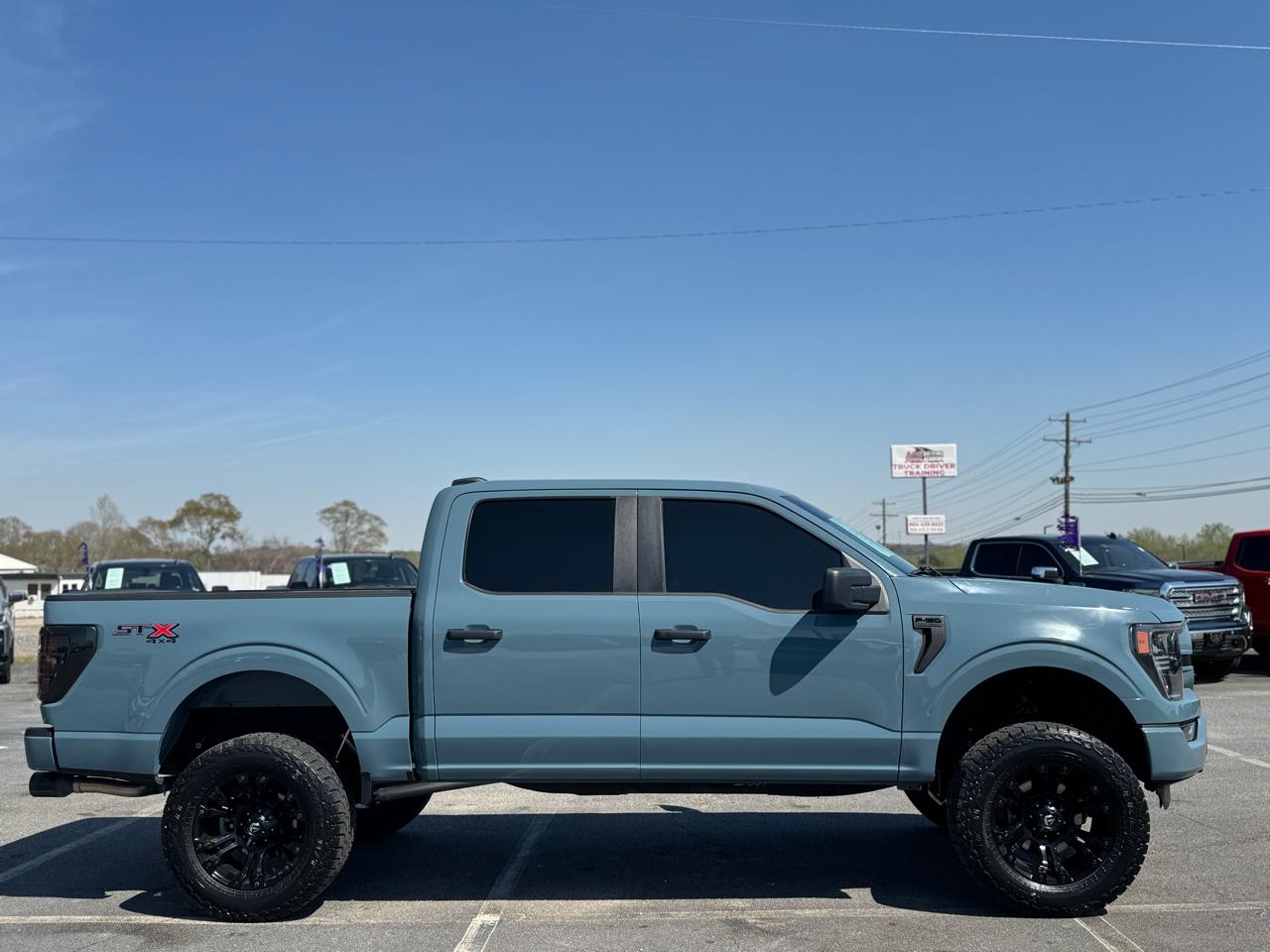 Ford F-150 4WD SuperCab 145" STX 2023